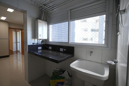 Área de Serviço de apartamento para alugar com 3 quartos, 130m² em Vila Scarpelli, Santo André