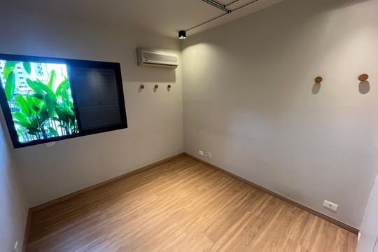 Quarto 1 de apartamento para alugar com 2 quartos, 129m² em Vila Morumbi, São Paulo