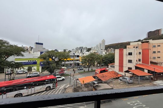 Varanda de kitnet/studio para alugar com 1 quarto, 29m² em Cascatinha, Juiz de Fora