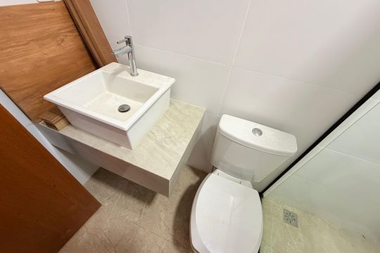 Banheiro de kitnet/studio para alugar com 1 quarto, 29m² em Cascatinha, Juiz de Fora