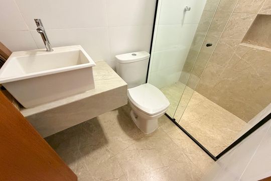 Banheiro de kitnet/studio para alugar com 1 quarto, 29m² em Cascatinha, Juiz de Fora