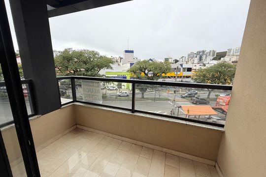 Varanda de kitnet/studio para alugar com 1 quarto, 29m² em Cascatinha, Juiz de Fora