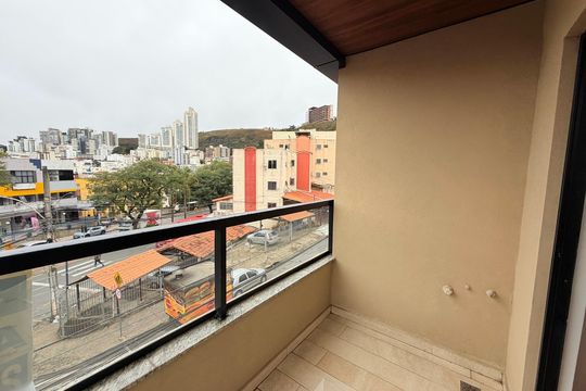 Varanda de kitnet/studio para alugar com 1 quarto, 29m² em Cascatinha, Juiz de Fora