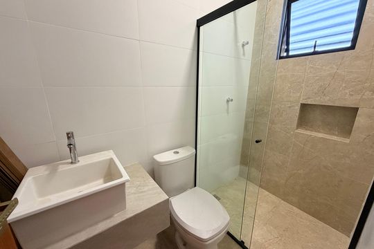 Banheiro de kitnet/studio para alugar com 1 quarto, 29m² em Cascatinha, Juiz de Fora