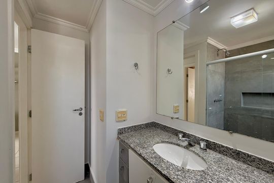 Banheiro  de apartamento para alugar com 1 quarto, 48m² em Brooklin, São Paulo
