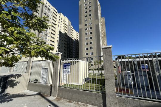 Fachada + placa de apartamento à venda com 2 quartos, 41m² em Inhaúma, Rio de Janeiro
