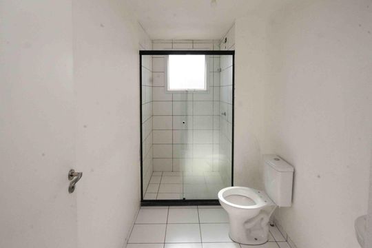 Banheiro de apartamento para alugar com 2 quartos, 50m² em Jardim da Laranjeira (zona Leste), São Paulo