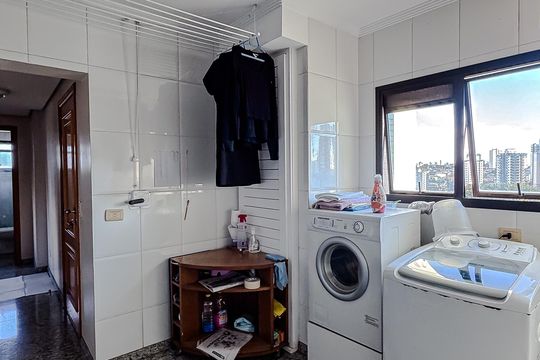 Área de Serviço de apartamento à venda com 4 quartos, 396m² em Jardim Analia Franco, São Paulo