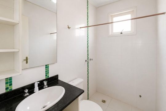 Banheiro 1 de casa para alugar com 6 quartos, 160m² em Moradas do Bosque, Cachoeirinha
