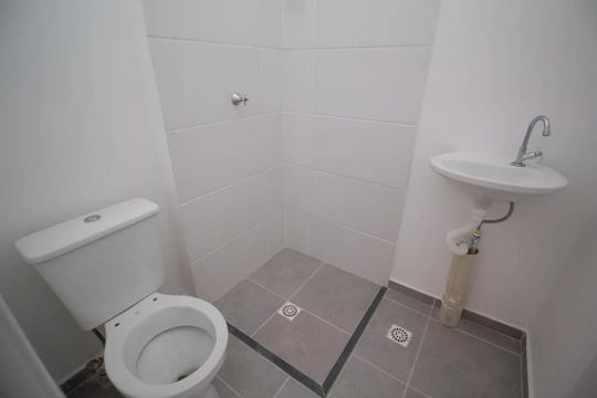 Banheiro de apartamento à venda com 2 quartos, 34m² em Moinho Velho, São Paulo