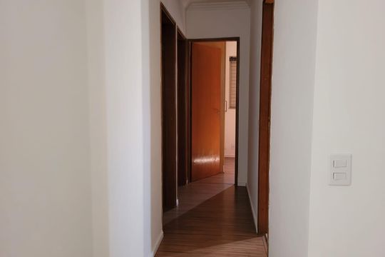 Corredor de apartamento para alugar com 3 quartos, 67m² em Vila Butantã, São Paulo