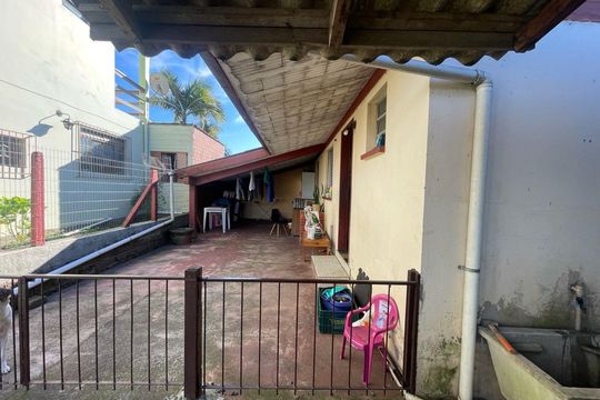 Fachada de casa à venda com 7 quartos, 250m² em Canudos, Novo Hamburgo