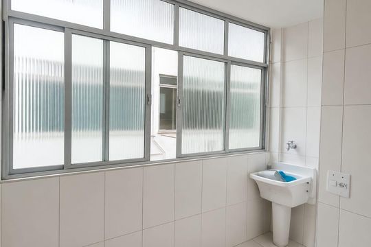 Área de serviço de apartamento para alugar com 2 quartos, 70m² em Rocha Sobrinho, Mesquita