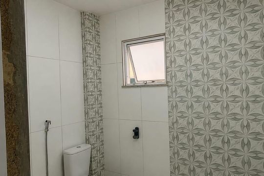 Banheiro social de apartamento para alugar com 2 quartos, 70m² em Rocha Sobrinho, Mesquita