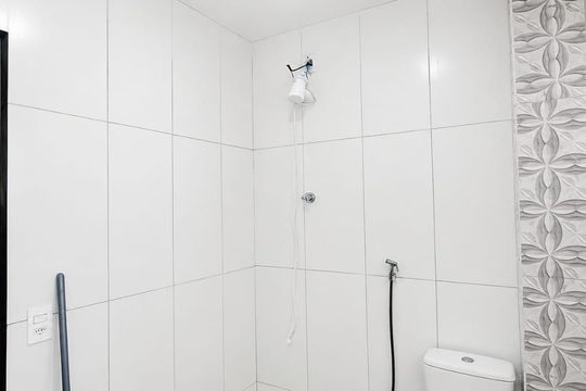 Banheiro social de apartamento para alugar com 2 quartos, 70m² em Rocha Sobrinho, Mesquita