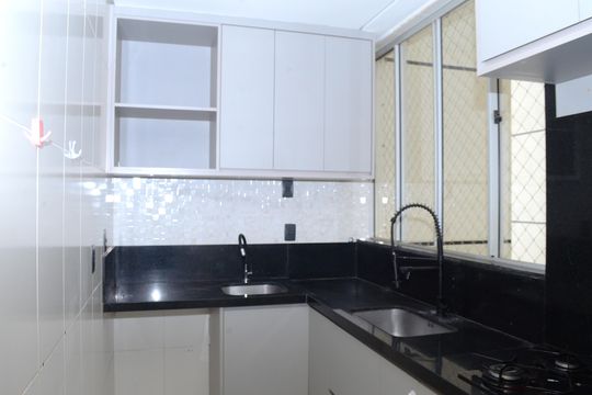 Cozinha e Área de Serviço de apartamento à venda com 3 quartos, 80m² em Ana Lúcia, Belo Horizonte