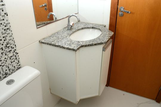 Banheiro Corredor de apartamento à venda com 3 quartos, 80m² em Ana Lúcia, Belo Horizonte