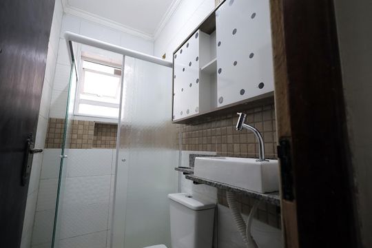 Banheiro de casa para alugar com 2 quartos, 60m² em Jardim Santo André, Santo André