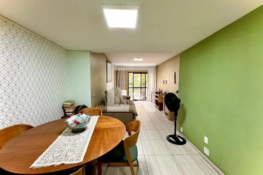 Sala de apartamento à venda com 3 quartos, 120m² em Humaitá, Rio de Janeiro