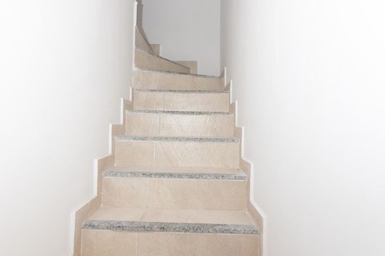 Escada de casa de condomínio para alugar com 2 quartos, 62m² em Bento Ribeiro, Rio de Janeiro
