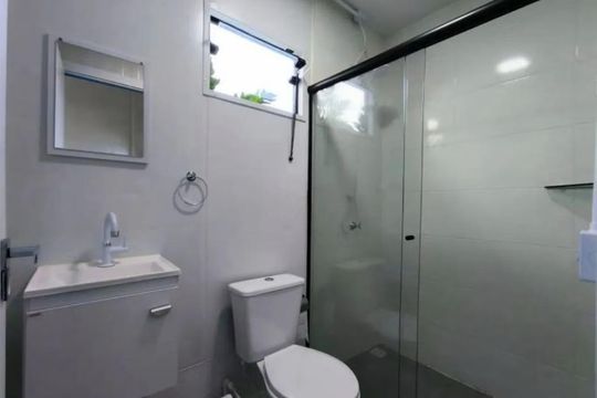 Banheiro de apartamento para alugar com 1 quarto, 40m² em Rio Tavares, Florianópolis