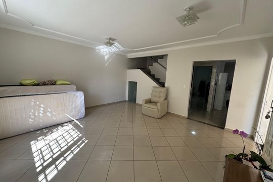 Sala  de casa à venda com 5 quartos, 280m² em Riacho Fundo, Brasília