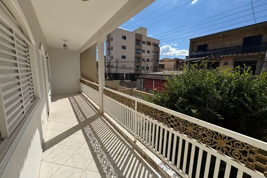 Varanda de casa à venda com 5 quartos, 280m² em Riacho Fundo, Brasília