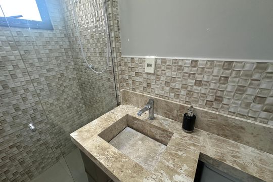 Banheiro da Suíte de apartamento para alugar com 2 quartos, 59m² em Jardim Belval, Barueri