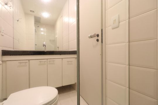 Banheiro Social de apartamento para alugar com 2 quartos, 68m² em Perdizes, São Paulo