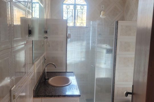 Banheiro de casa à venda com 4 quartos, 239m² em Campo Grande, Rio de Janeiro