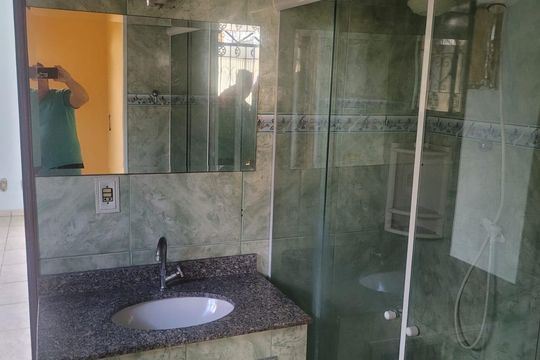 Banheiro de casa à venda com 4 quartos, 239m² em Campo Grande, Rio de Janeiro
