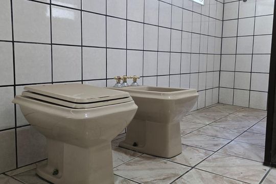 Banheiro Social de casa à venda com 2 quartos, 242m² em Jardim Vila Galvao, Guarulhos