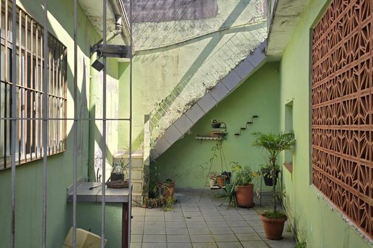 Quintal de casa à venda com 2 quartos, 242m² em Jardim Vila Galvao, Guarulhos