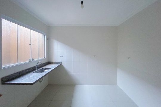 Cozinha de casa de condomínio para alugar com 2 quartos, 71m² em Jardim Ubirajara, São Paulo