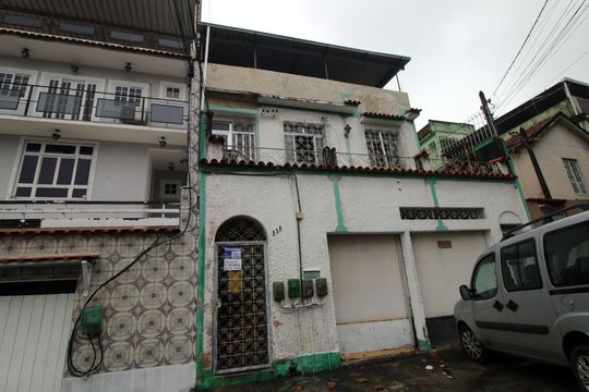Fachada de casa para alugar com 3 quartos, 75m² em Olaria, Rio de Janeiro