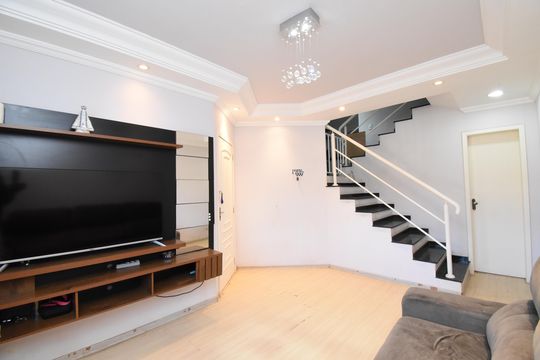Sala de casa à venda com 3 quartos, 220m² em Boa Vista, Curitiba