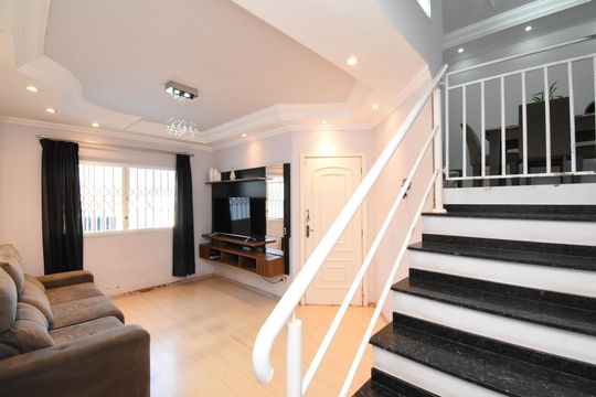 Casa à venda com 3 quartos, 220m² em Boa Vista, Curitiba