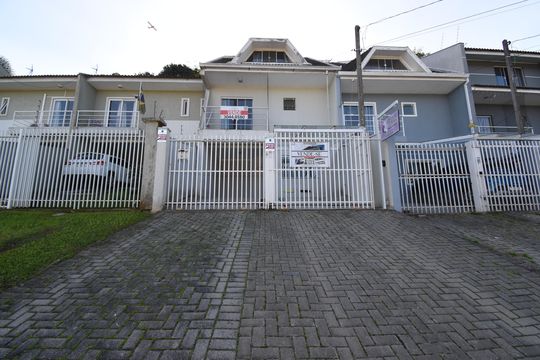 Fachada de casa à venda com 3 quartos, 220m² em Boa Vista, Curitiba