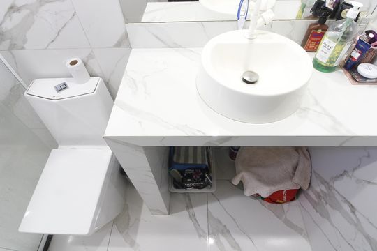 Banheiro da Suíte de apartamento para alugar com 3 quartos, 91m² em Peró, Cabo Frio
