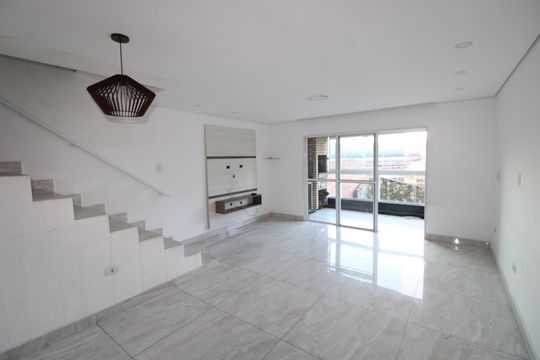 Casa para alugar com 4 quartos, 225m² em Vila Carmosina, São Paulo