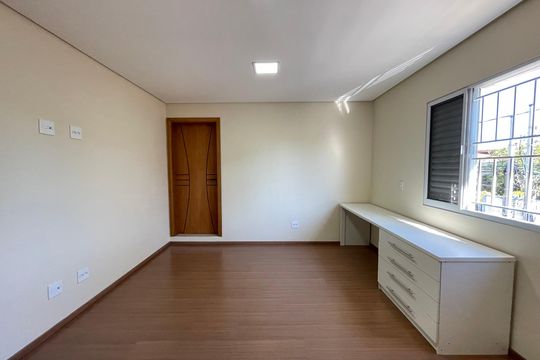 Quarto 2 de casa à venda com 3 quartos, 277m² em Jaguaré, São Paulo
