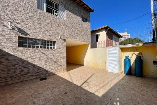 Garagem de casa à venda com 3 quartos, 277m² em Jaguaré, São Paulo
