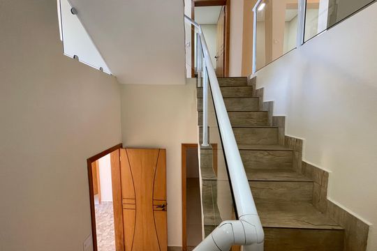 Escada de casa à venda com 3 quartos, 277m² em Jaguaré, São Paulo
