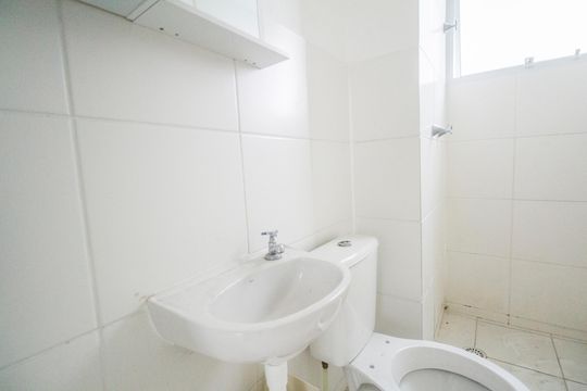 Banheiro de apartamento para alugar com 2 quartos, 44m² em Madureira, Rio de Janeiro
