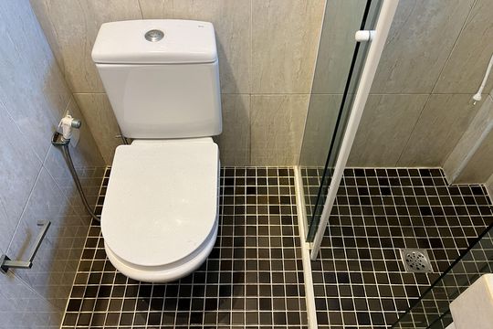 Banheiro da Suíte 1 de casa para alugar com 3 quartos, 307m² em Marapé, Santos