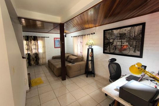 Sala de casa para alugar com 4 quartos, 500m² em Rio Tavares, Florianópolis