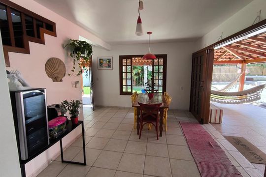 Entrada de casa para alugar com 4 quartos, 500m² em Rio Tavares, Florianópolis