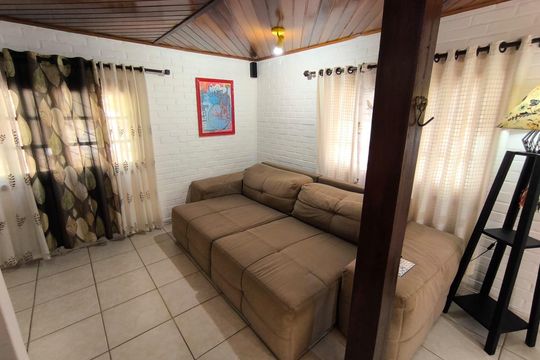 Sala de casa para alugar com 4 quartos, 500m² em Rio Tavares, Florianópolis