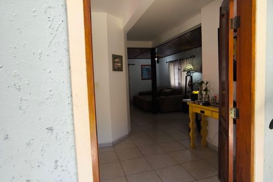 Entrada de casa para alugar com 4 quartos, 500m² em Rio Tavares, Florianópolis