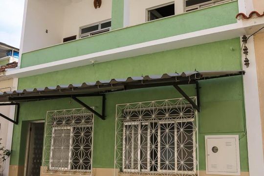 Fachada de casa de condomínio para alugar com 5 quartos, 85m² em Encantado, Rio de Janeiro